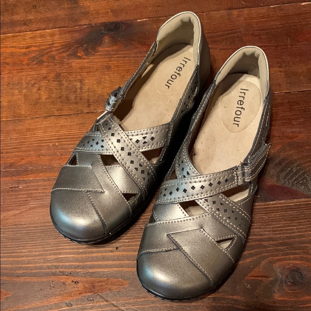 IRREFOUR ANTIQUE GOLD METALLIC LOAFERS Sz 8